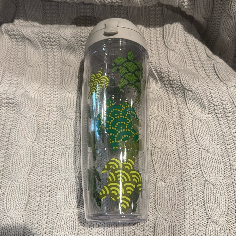Tervis Turtles water Tumbler with Gray Lid 24 oz
